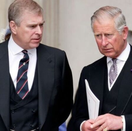 'Scandaleux!'  Le prince Andrew « aime provoquer » le prince Charles avec son dernier relais SUV