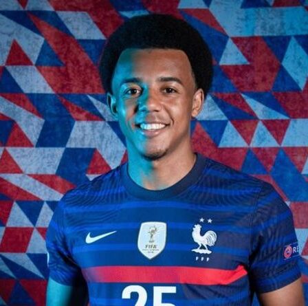 Séville confirme "qu'ils vendront" Jules Kounde alors que Chelsea a remis une incitation au transfert de 68 millions de livres sterling