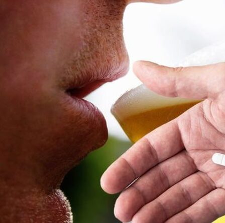 Statines et alcool : est-il sécuritaire de boire de l'alcool pendant la prise de statines ?  Conseils urgents