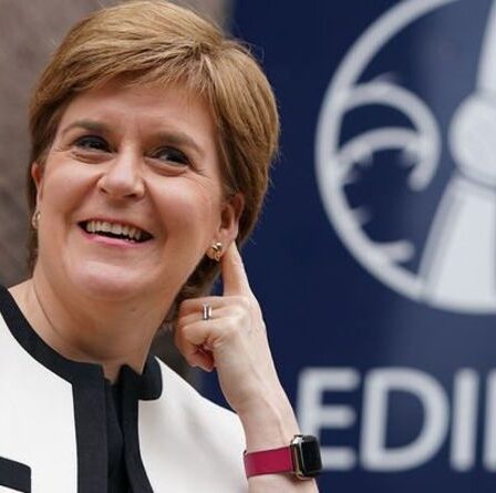 Sturgeon a reçu un énorme coup de pouce pour son indépendance alors que l'Écosse peut s'auto-alimenter «sans Westminster»