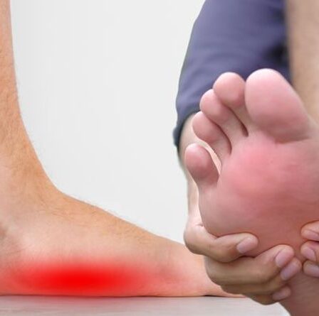 Symptômes de carence en vitamine B12 : la « sentiment » dans vos pieds qui peut signaler de faibles niveaux de B12