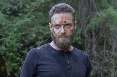 The Walking Dead saison 11: la chute d'Aaron scellée alors que l'écrivain taquine les «tours et détours»