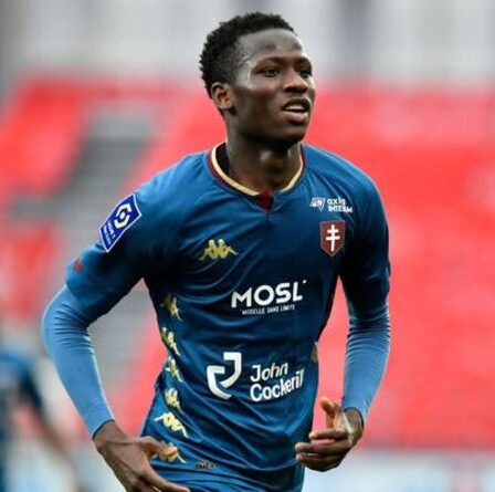 Tottenham « approche d'un accord de transfert » pour Pape Sarr mais quatre équipes anglaises préparent un détournement