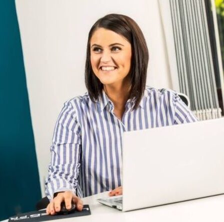 Un entrepreneur qui a démarré sans qualifications voit son entreprise fleurir: "Nous atteindrons 700 000 £"