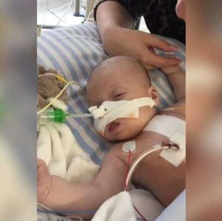 Un garçon né «se noyé dans son propre sang» a laissé un père désespéré se sentir «brisé»