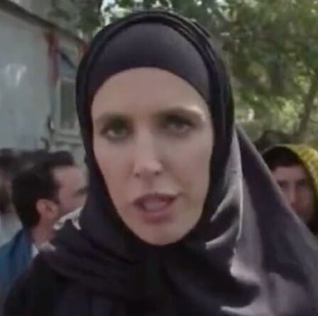 Un journaliste de CNN fait face à un contrecoup pour avoir qualifié les talibans d'"amicaux" alors qu'ils crient "mort à l'Amérique"