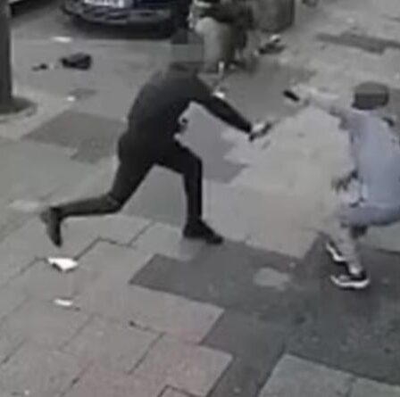 Un voyou brandissant une machette «coupe le doigt d'un homme» lors d'une horrible attaque au couteau