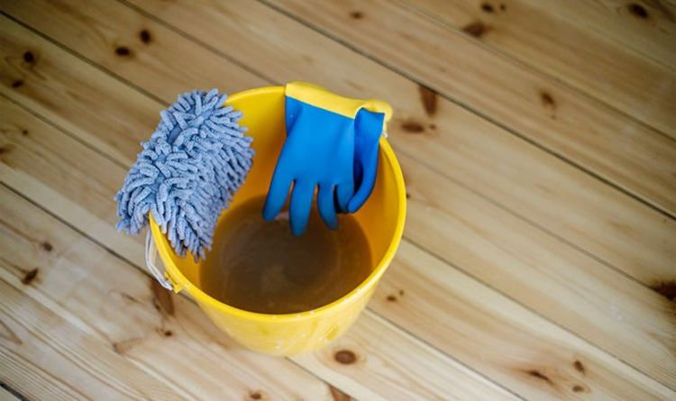 « Vous avez l'air neuf ! » : les fans de Mme Hinch partagent une astuce ultime pour nettoyer les sols collants