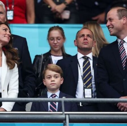 William et Kate font face à une «conversation inconfortable» avec George alors que les Américains se moquent d'un jeune garçon