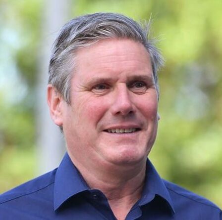 Yanis Varoufakis dit que Keir Starmer "quitte le Labour sans âme" après l'expulsion de Ken Loach