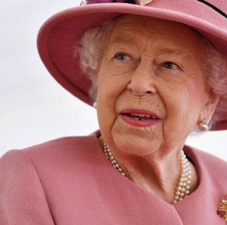 La surprise bouleversante de la reine pour les enfants de Cambridge à Balmoral révélée par un expert royal