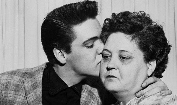 Elvis et sa mère Gladys