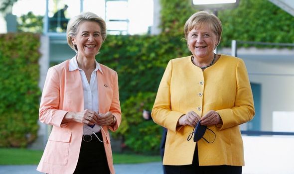 Von der Leyen avec Merkel.