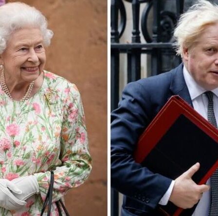 La reine « Boris Johnson » de mauvaise humeur après que les dirigeants mondiaux se soient moqués de la blague