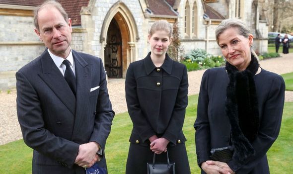 Lady Louise avec sa mère et son père.