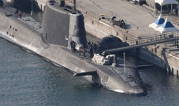 Sous-marin nucléaire britannique en Corée du Sud Le HMS Artful, un sous-marin à propulsion nucléaire du porte-avions HMS Queen Elizabeth de la Marine royale britannique, est amarré à la base navale de Busan le 12 août 2021