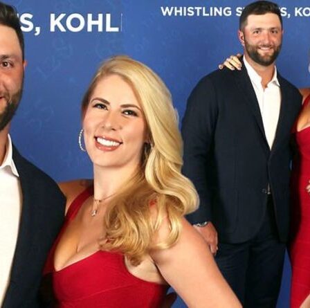 L'épouse de Jon Rahm, Kelley, vole la vedette au dîner de la Ryder Cup 2021 en robe moulante à seins nus