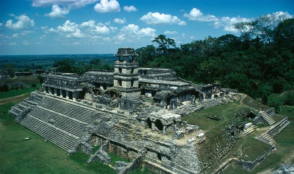 Palenque : Bien qu'elle ne soit pas la plus grande, Palenque est l'une des villes mayas les plus impressionnantes sur le plan architectural