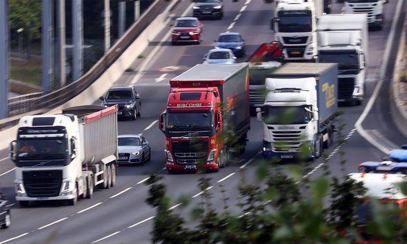 Camions sur autoroute britannique