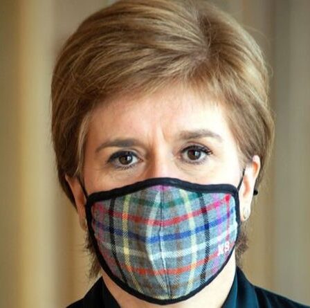 « Contrairement à SNP, le Royaume-Uni livre des navires construits en Écosse qui flottent réellement ! »  - Esturgeon moqué