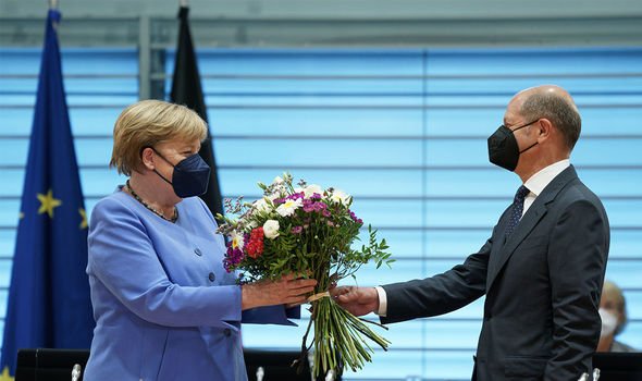 Chancelier: Merkel a passé les 16 dernières années à la tête de la politique allemande et européenne
