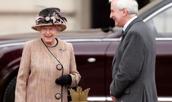 Reine : avec Hugo Vickers près de Buckingham Palace