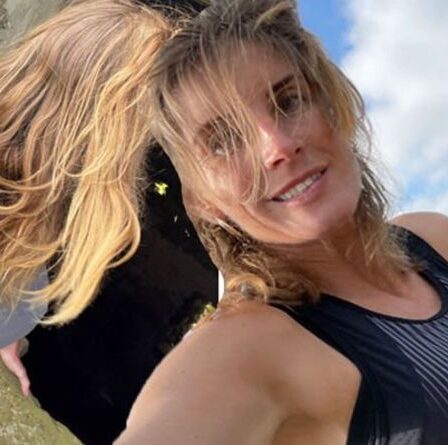 Amanda Owen, de notre ferme du Yorkshire, expose pleinement son corps tonique au milieu de problèmes de santé