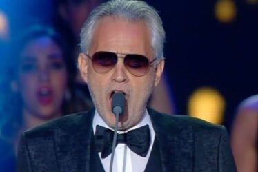Andrea Bocelli: Regardez la performance «émotionnelle» de Nessun Dorma alors qu'il remporte un nouveau prix