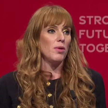 Angela Rayner prend un coup amer à Corbyn alors qu'elle tourne le dos à l'ancien chef