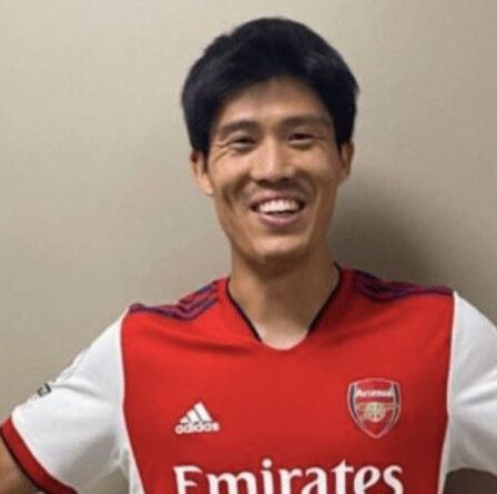 Arsenal signant Takehiro Tomiyasu autorisé à faire ses débuts à Norwich en tant que « permis de travail approuvé »