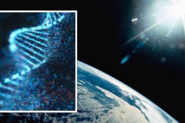 Avertissement de virus extraterrestre alors qu'un scientifique affirme que des microbes spatiaux mystérieux pourraient être transférés dans l'ADN humain