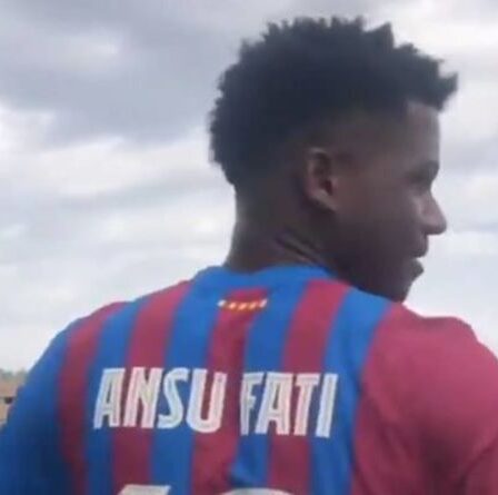Barcelone offre le maillot emblématique numéro 10 à Ansu Fati après le départ de Lionel Messi