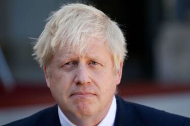 Boris Johnson évitera le verrouillage de Noël en déployant des jabs de rappel Covid pour les plus de 50 ans