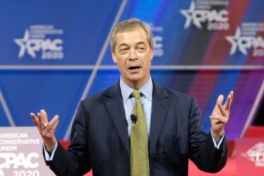 Brexit EN DIRECT : la menace brutale de Farage contre Barnier sur la "fin de l'UE" dévoilée