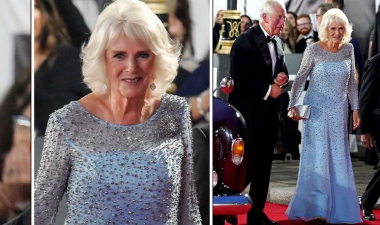Camilla duchesse de Cornouailles 'cloué' en robe bleue à la première de James Bond - 'magnifique'