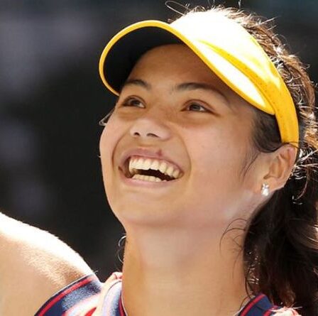 Ce que Tim Henman a dit à Emma Raducanu lors de la victoire en quart de finale de l'US Open - "Brilliant coaching"