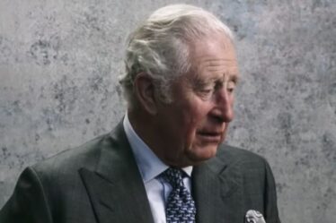 "Chanceux de l'avoir pendant 100 ans", le prince Charles en larmes rend hommage au prince Philip