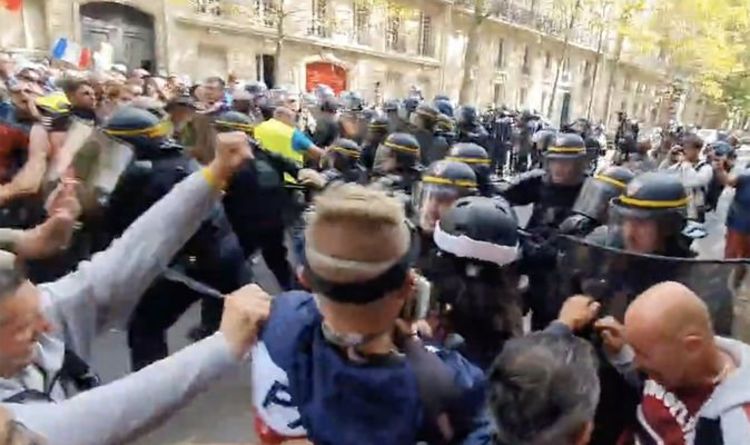 Chaos en France : les manifestations dégénèrent en violence alors que des centaines de milliers de personnes défilent contre Macron