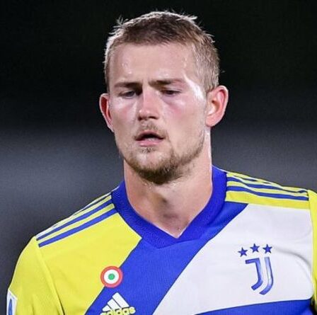 Chelsea 'prête à payer 102 millions de livres sterling' pour Matthijs de Ligt alors que Roman Abramovich intervient
