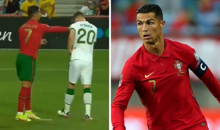 Cristiano Ronaldo surpris en train de gifler Dara O'Shea avant de rater le penalty pour le Portugal