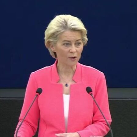 Débat sur l'UE EN DIRECT: Deluded Von der Leyen fait l'éloge du déploiement chaotique d'un vaccin dans l'UE