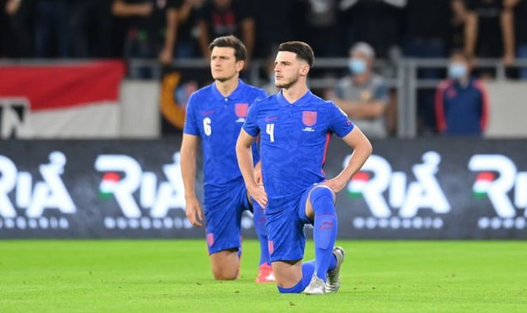 Des joueurs anglais hués en se mettant à genoux par des supporters hongrois avant les qualifications pour la Coupe du monde 2022