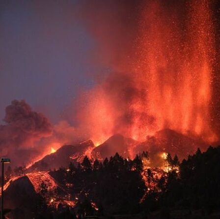 Diffusion en direct du volcan La Palma: les îles Canaries continuent de cracher de la lave dans la nuit – regardez maintenant