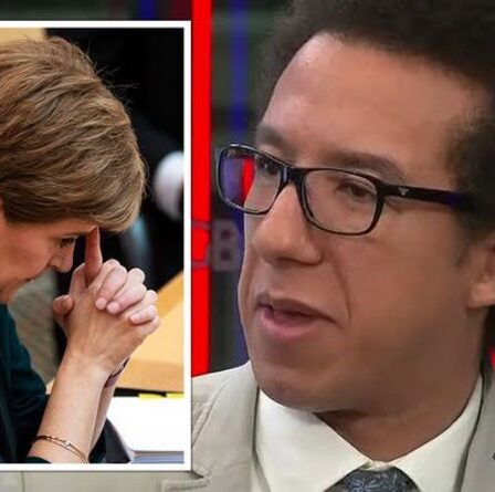"Elle continue de venir en Angleterre pour obtenir de l'aide" Calvin Robinson dénonce l'échec de la santé de Sturgeon