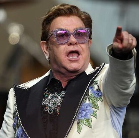 Elton John "honte" du Royaume-Uni pour le Brexit : "Je ne suis pas un idiot anglais stupide"