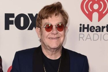Elton dévoile un nouvel album de confinement sur Instagram