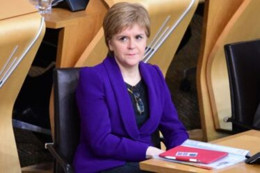 FMQs EN DIRECT: Sturgeon se prépare pour l'épreuve de force de l'indépendance après que OWN MSP rejette un nouveau vote