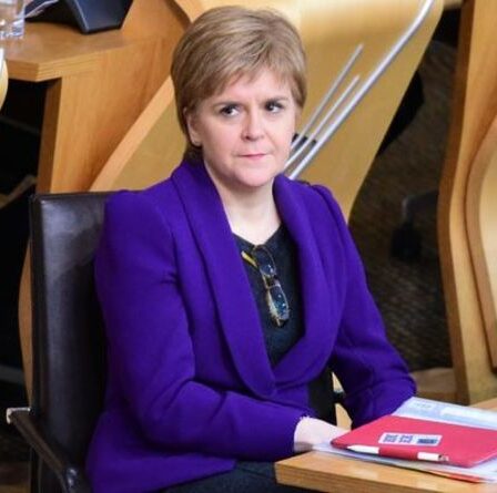 FMQs EN DIRECT: Sturgeon se prépare pour l'épreuve de force de l'indépendance après que OWN MSP rejette un nouveau vote