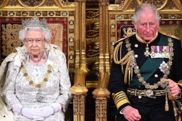 Faille de la famille royale: la reine "constamment frustrée" par le prince Charles et "perplexe par lui"