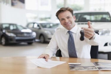 « Faites vos devoirs » : les erreurs d'achat de voitures les plus courantes commises par les conducteurs - comment les éviter